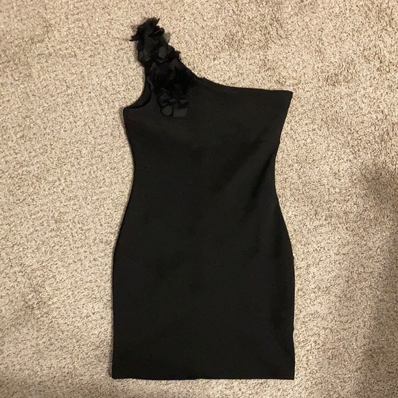 Dress - Picture 1 of 4